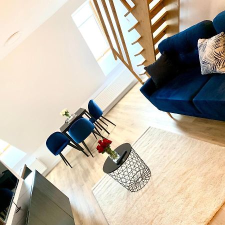 Apartament W Samym Sercu Miasta Z Darmowym Parkingiem Pod Zlotym Lwem -Hotel VI 쿠드즈코 외부 사진