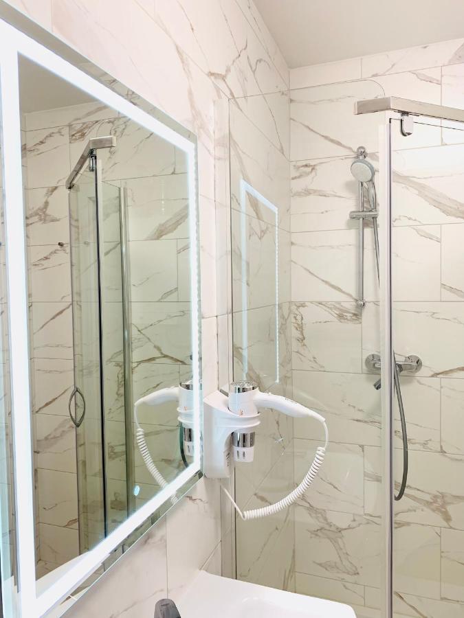 Apartament W Samym Sercu Miasta Z Darmowym Parkingiem Pod Zlotym Lwem -Hotel VI 쿠드즈코 외부 사진