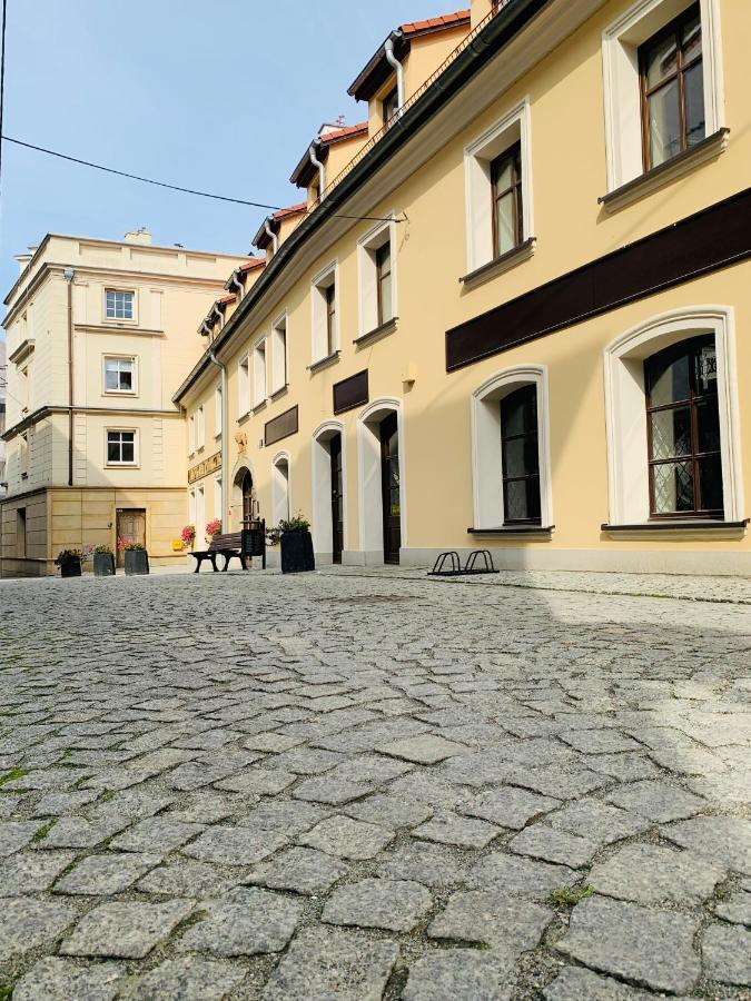 Apartament W Samym Sercu Miasta Z Darmowym Parkingiem Pod Zlotym Lwem -Hotel VI 쿠드즈코 외부 사진